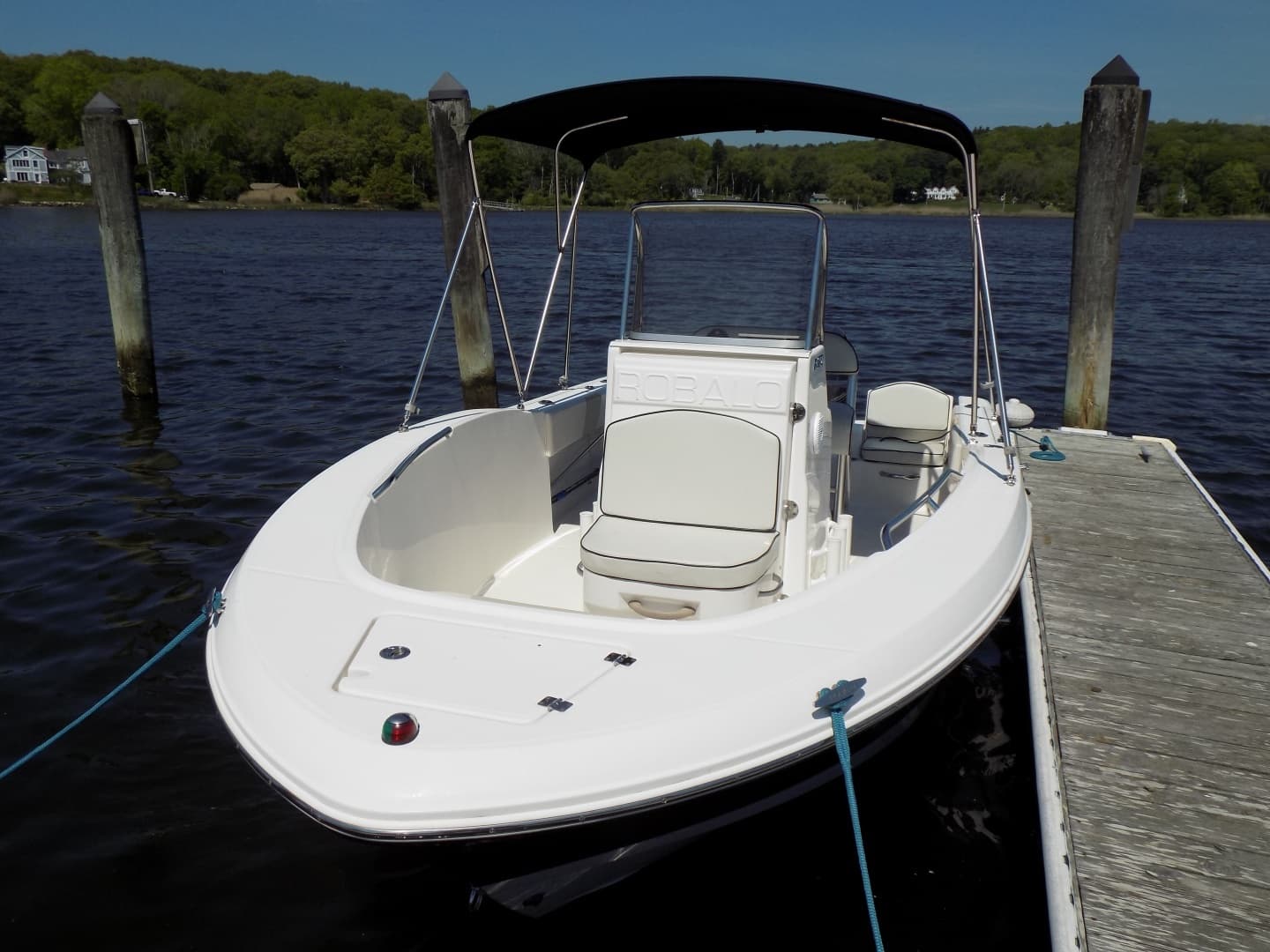 2017 Robalo R180 - Image 2