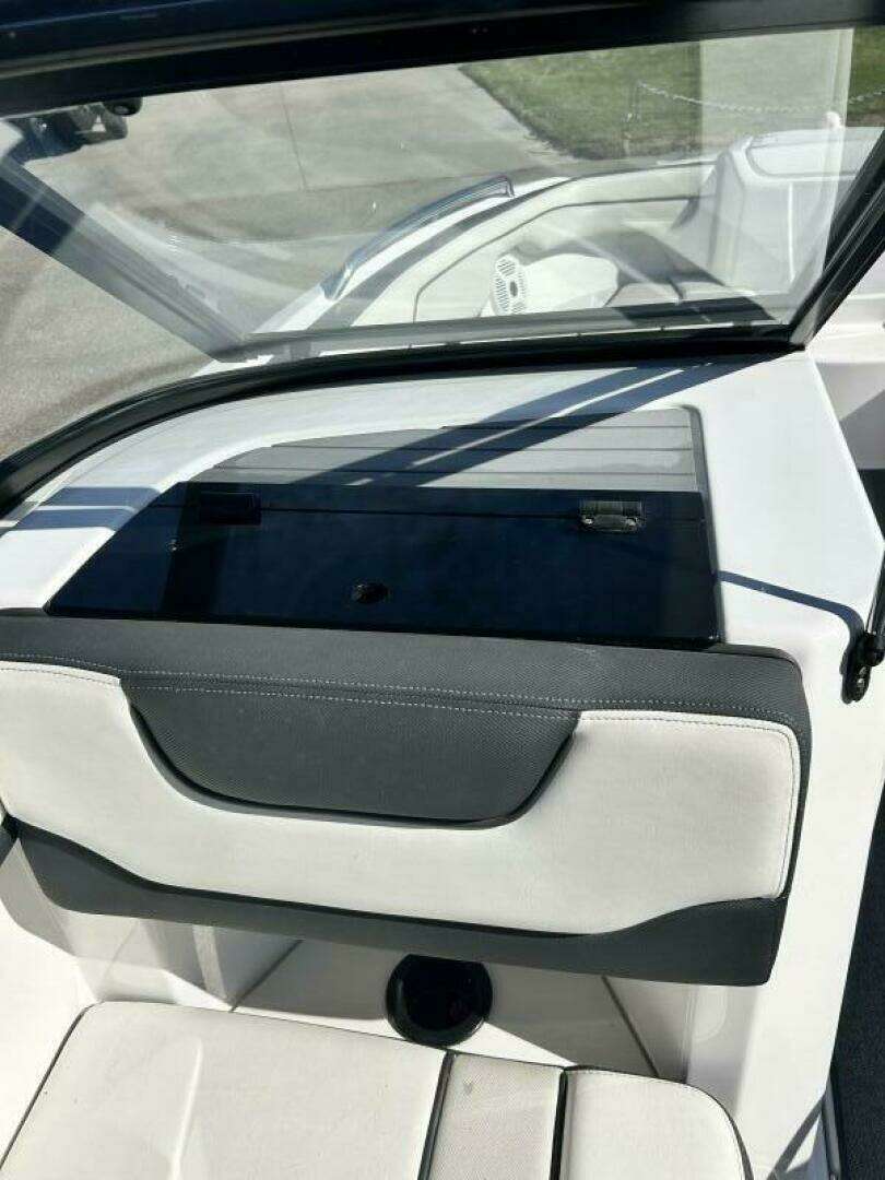 2019 Yamaha Boats AR210 - Image 17