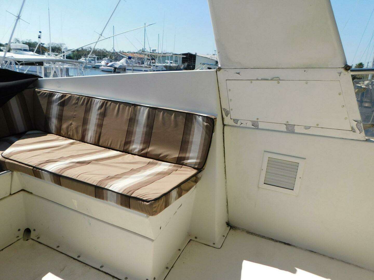 1987 Hatteras 54 MotorYacht - Image 3