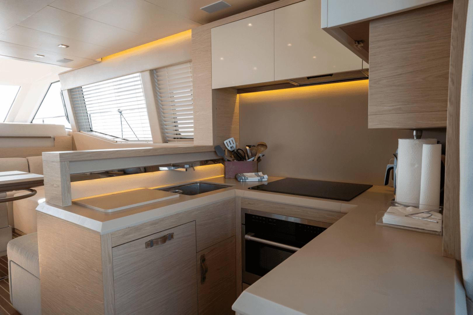 2019 Monte Carlo Yachts MC6 - Image 30