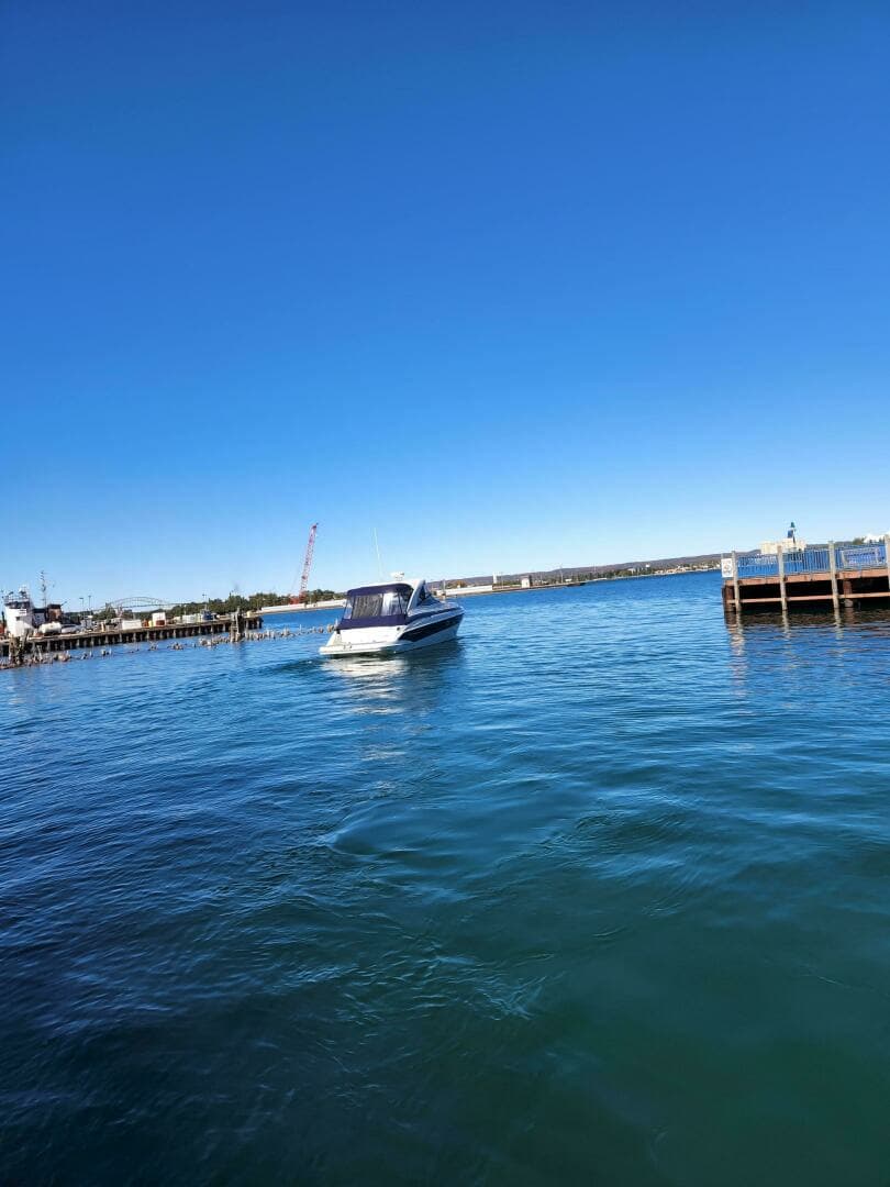 2008 Crownline 340 Cruiser - Image 4