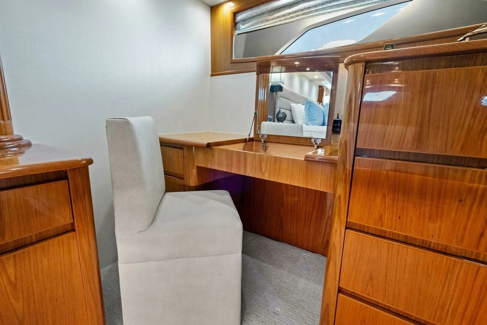 2012 Viking 82 Convertible - Image 24