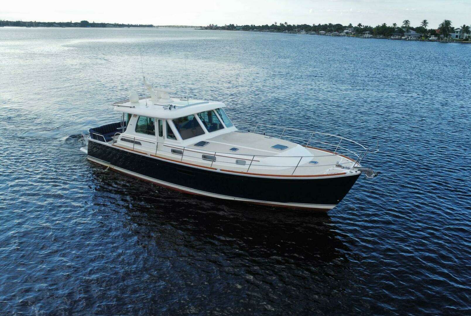 2013 Sabre 48 Salon Express - Image 5