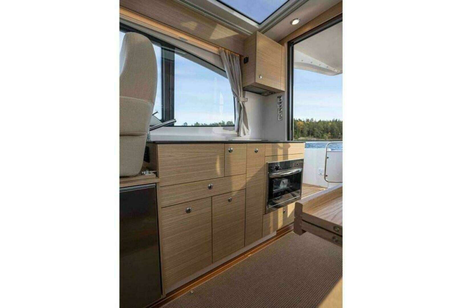 2025 Nimbus 365 Coupe - Image 5