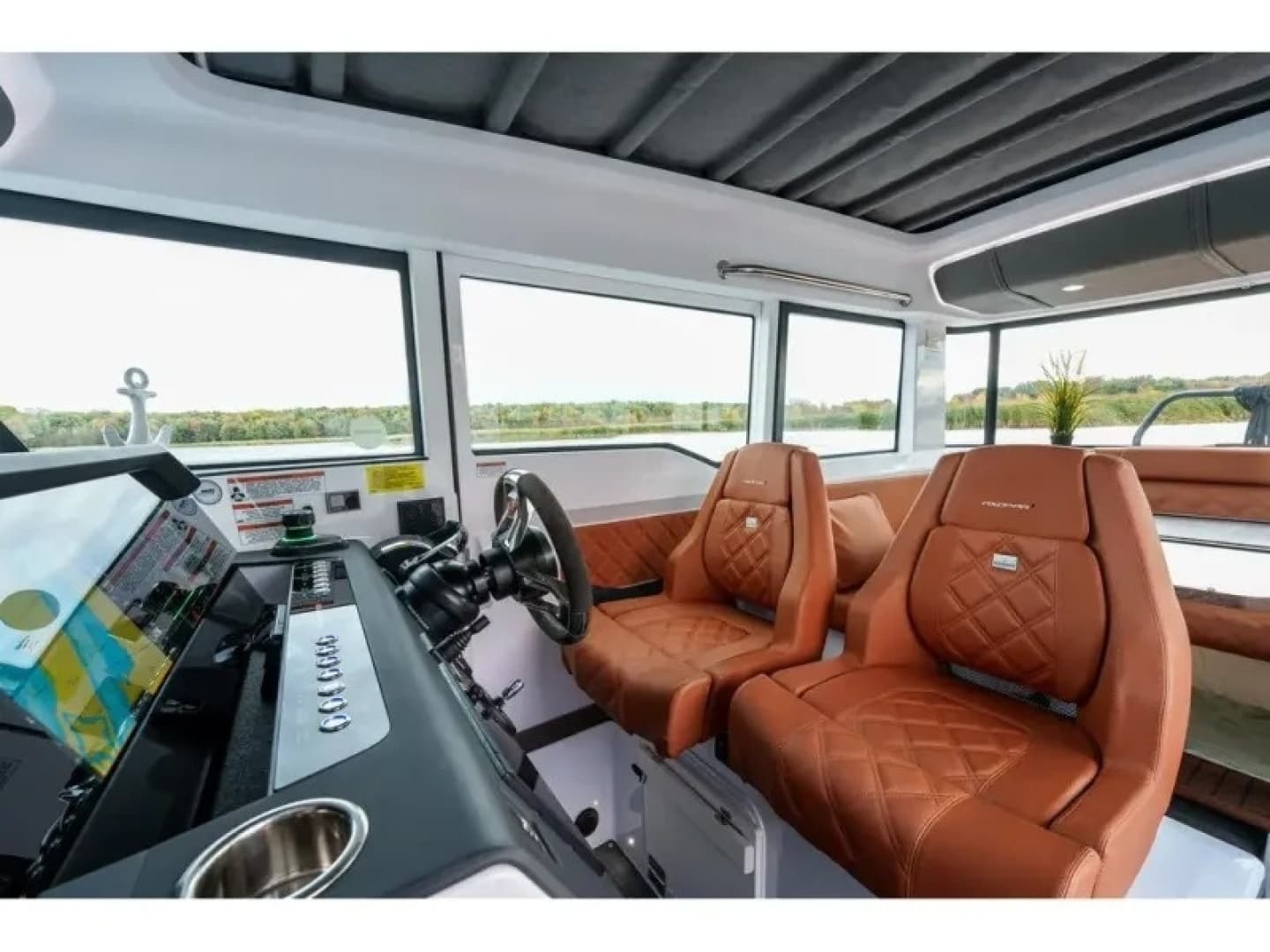 2022 Axopar 37 XC CROSS CABIN - Image 17