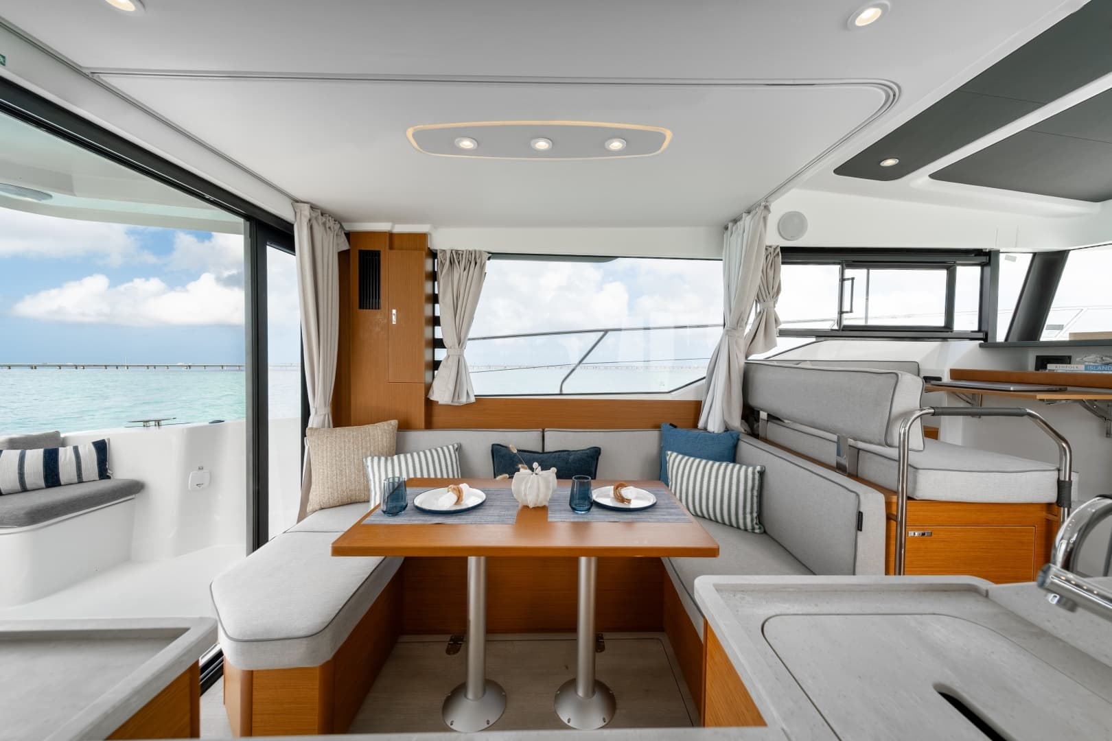 2027 Beneteau Swift Trawler 37 - Image 7