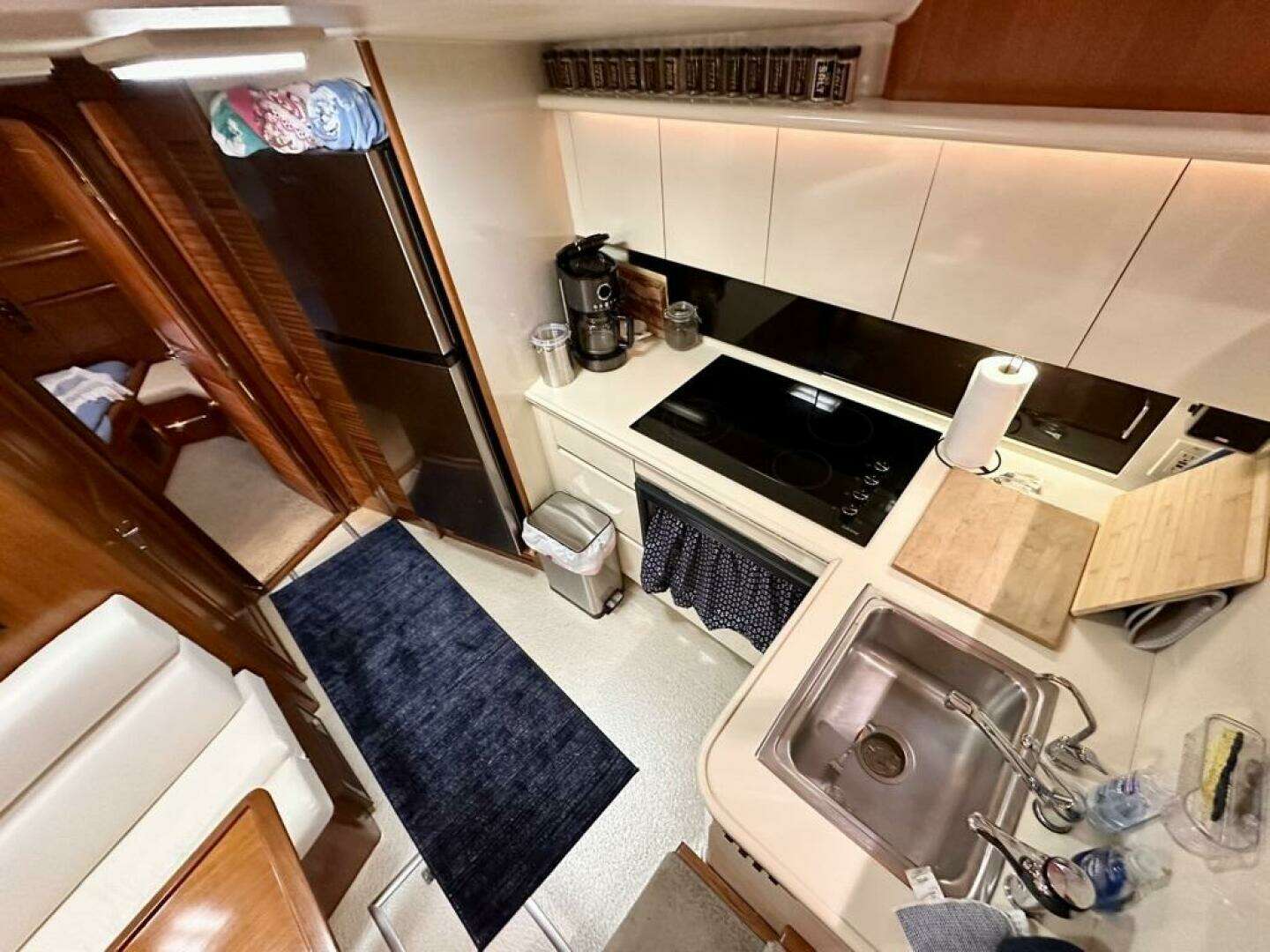 1989 Viking 44 Motor Yacht - Image 18
