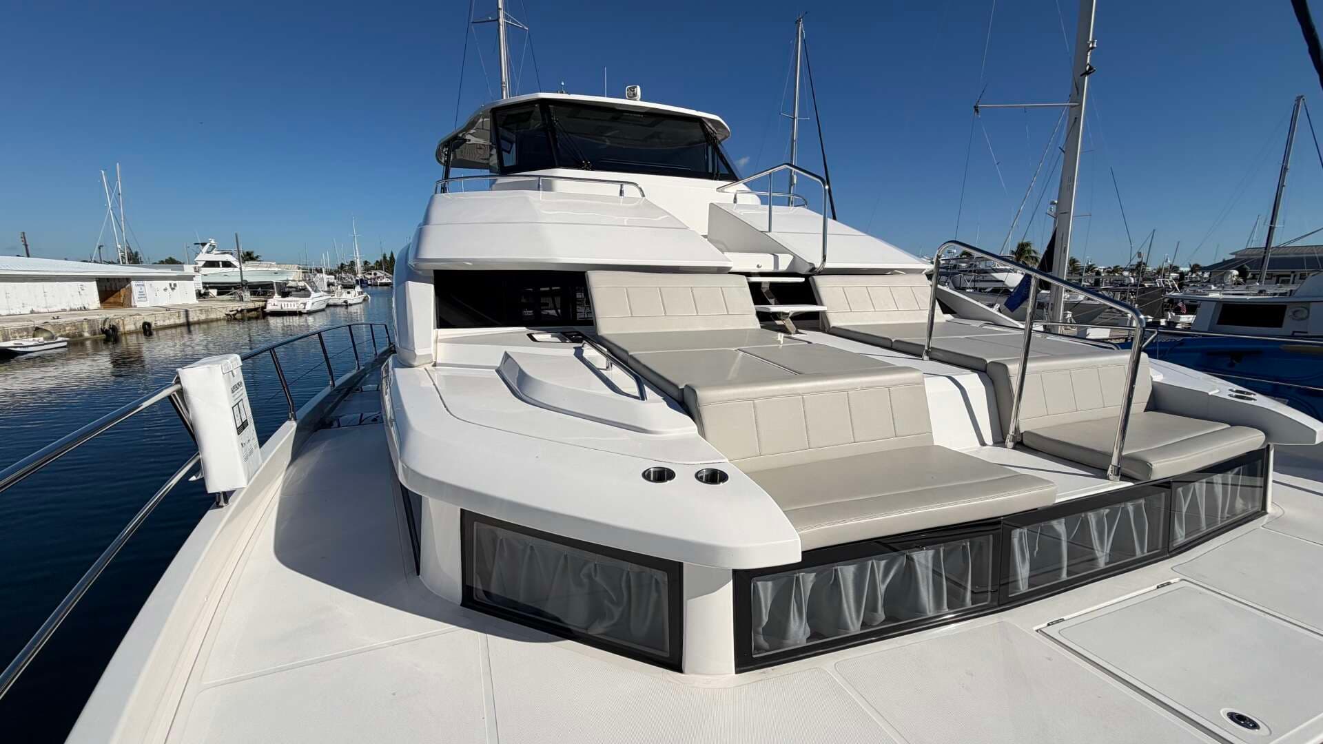 2025 Aquila 54 ENCLOSED BRIDGE - Image 7