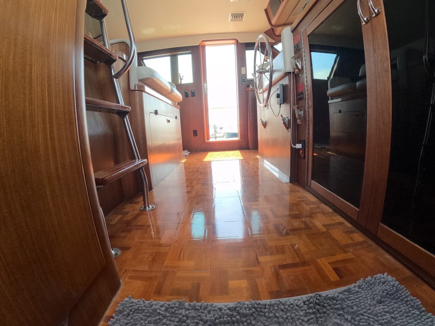 1987 Hatteras Motor Yacht - Image 6