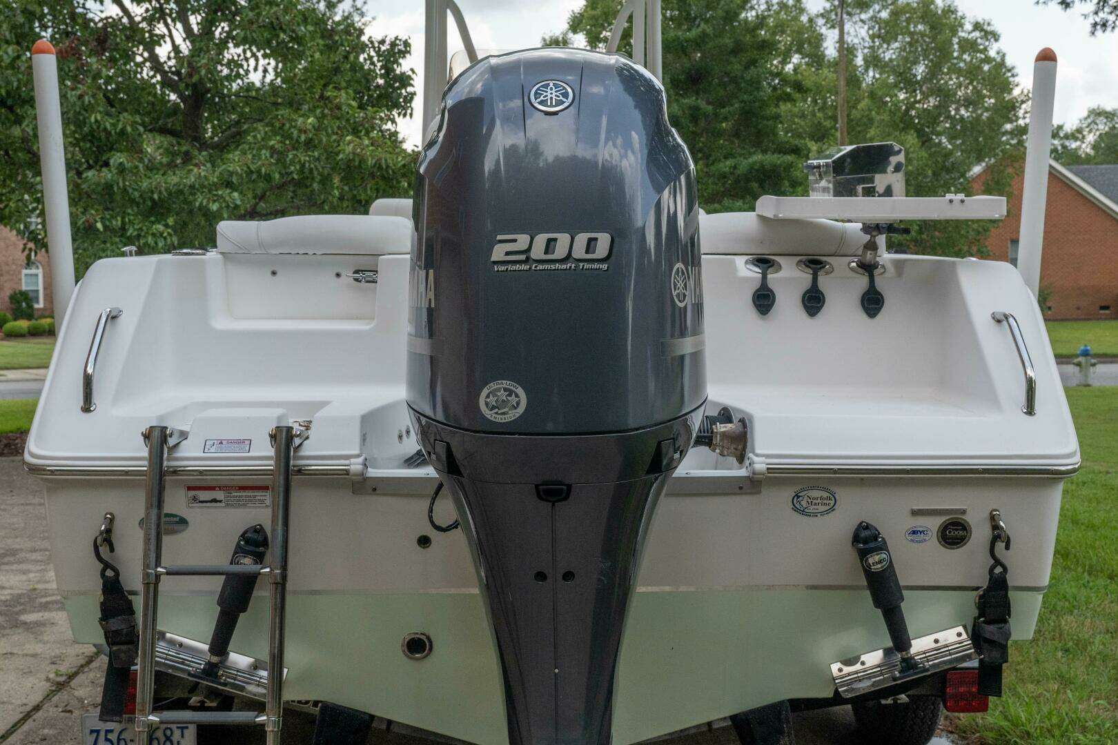 2017 Sea Hunt 225 Ultra - Image 2