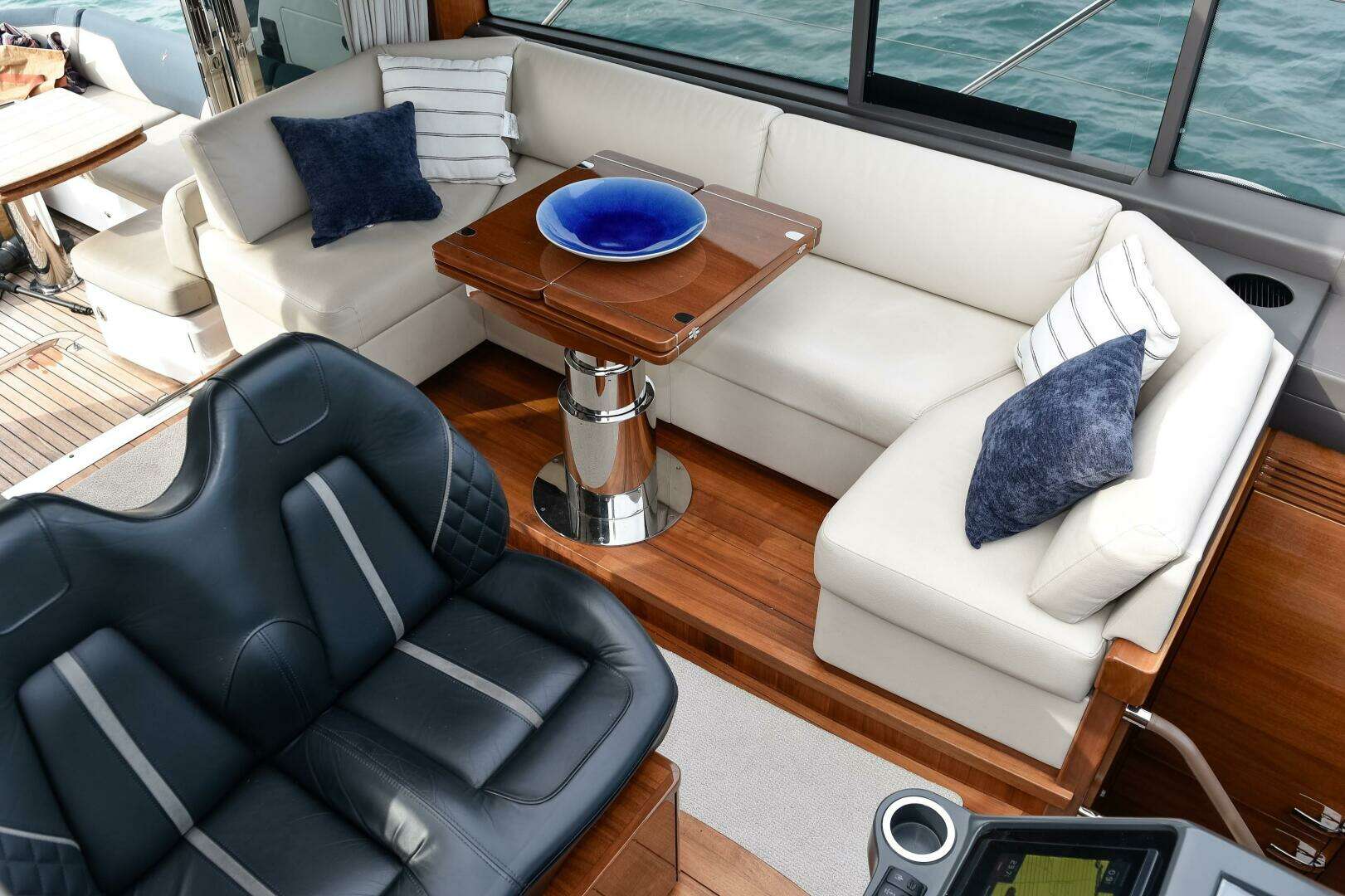 2022 Princess V50 - Image 12