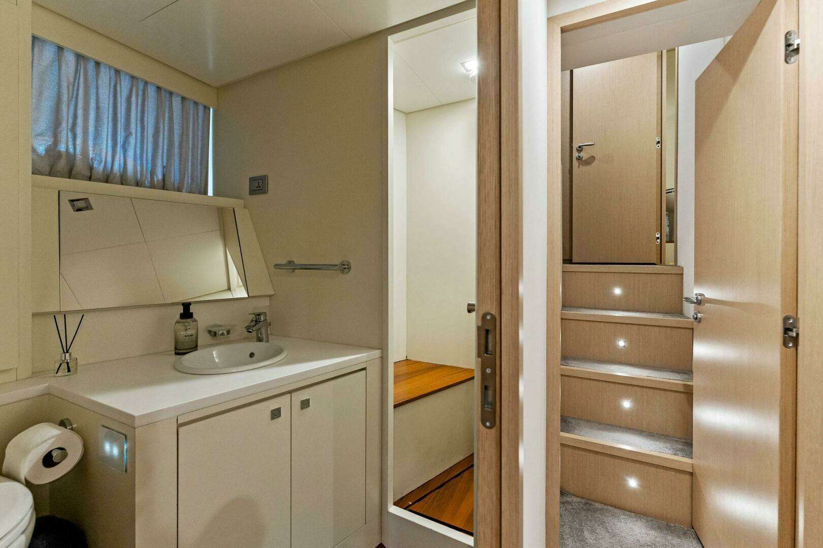 2024 Custom Line Navetta 33 - Image 101