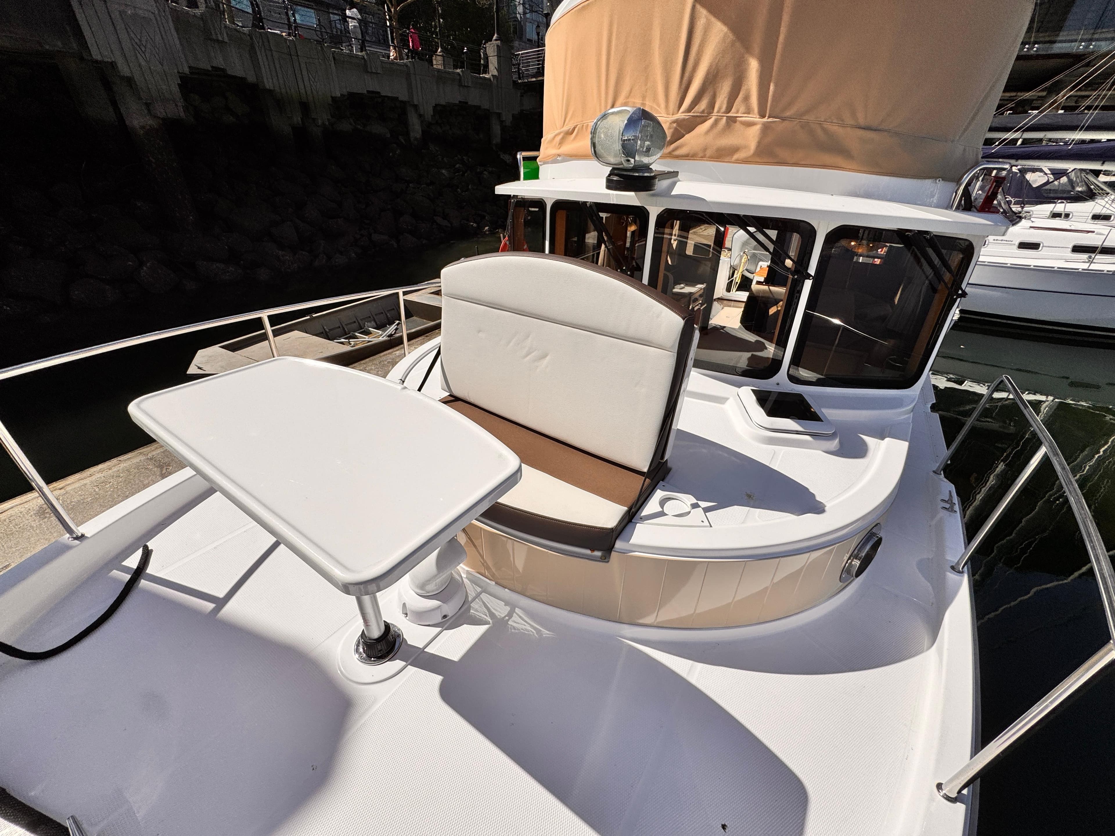 Ranger Tug 31 Foredeck