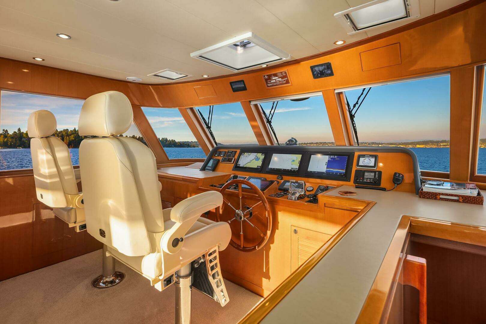2014 Hampton 720 Skylounge LRC - Image 30