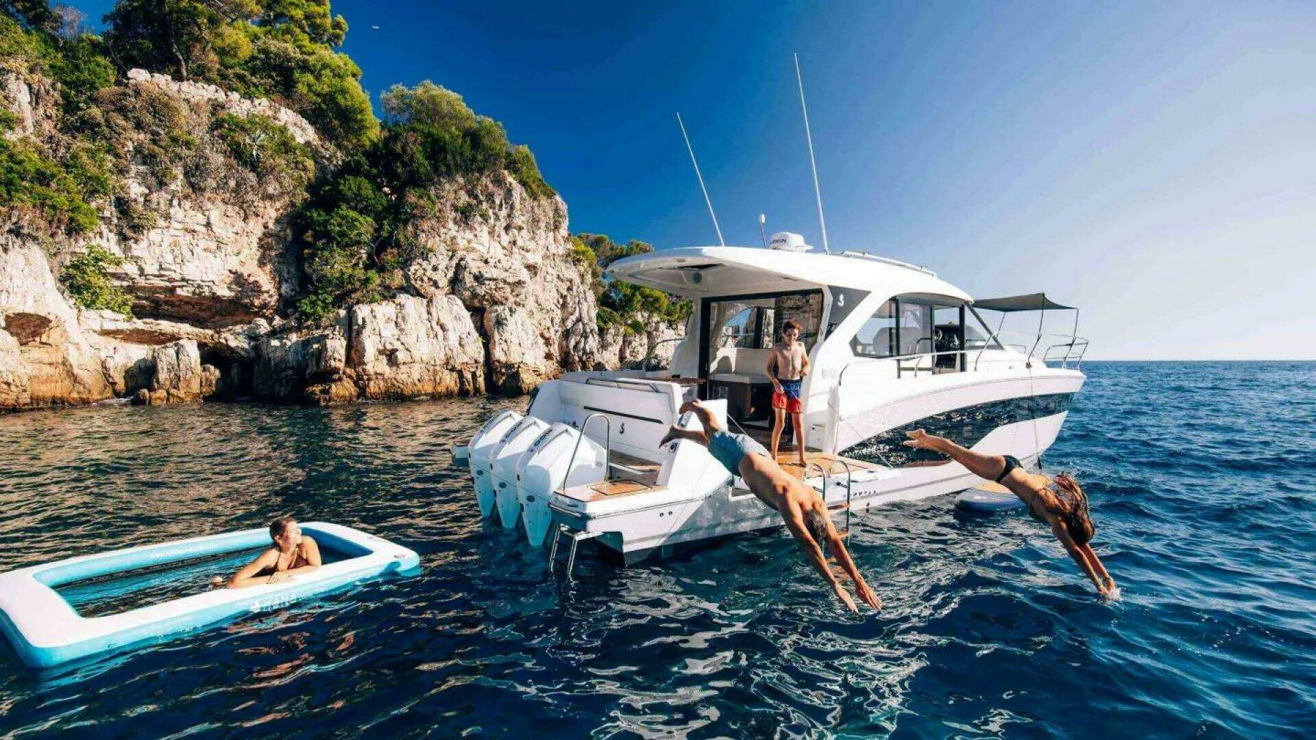 2026 Beneteau Antares 12 Coupe - Image 3
