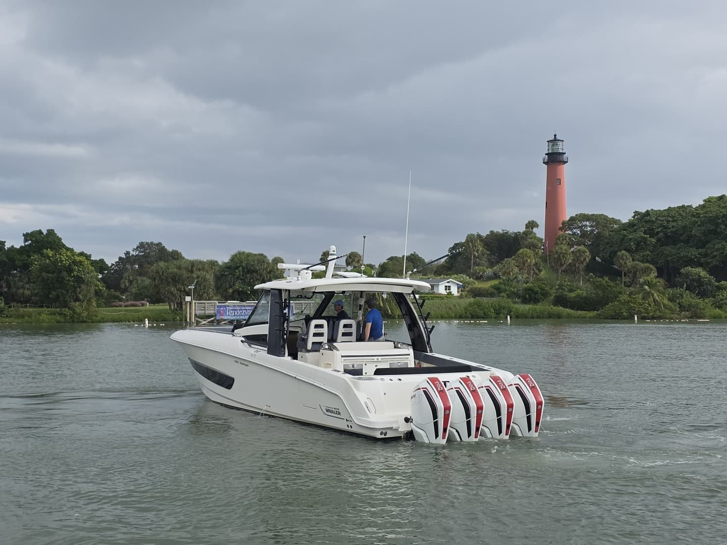 2021 Boston Whaler 420 Outrage - Image 7