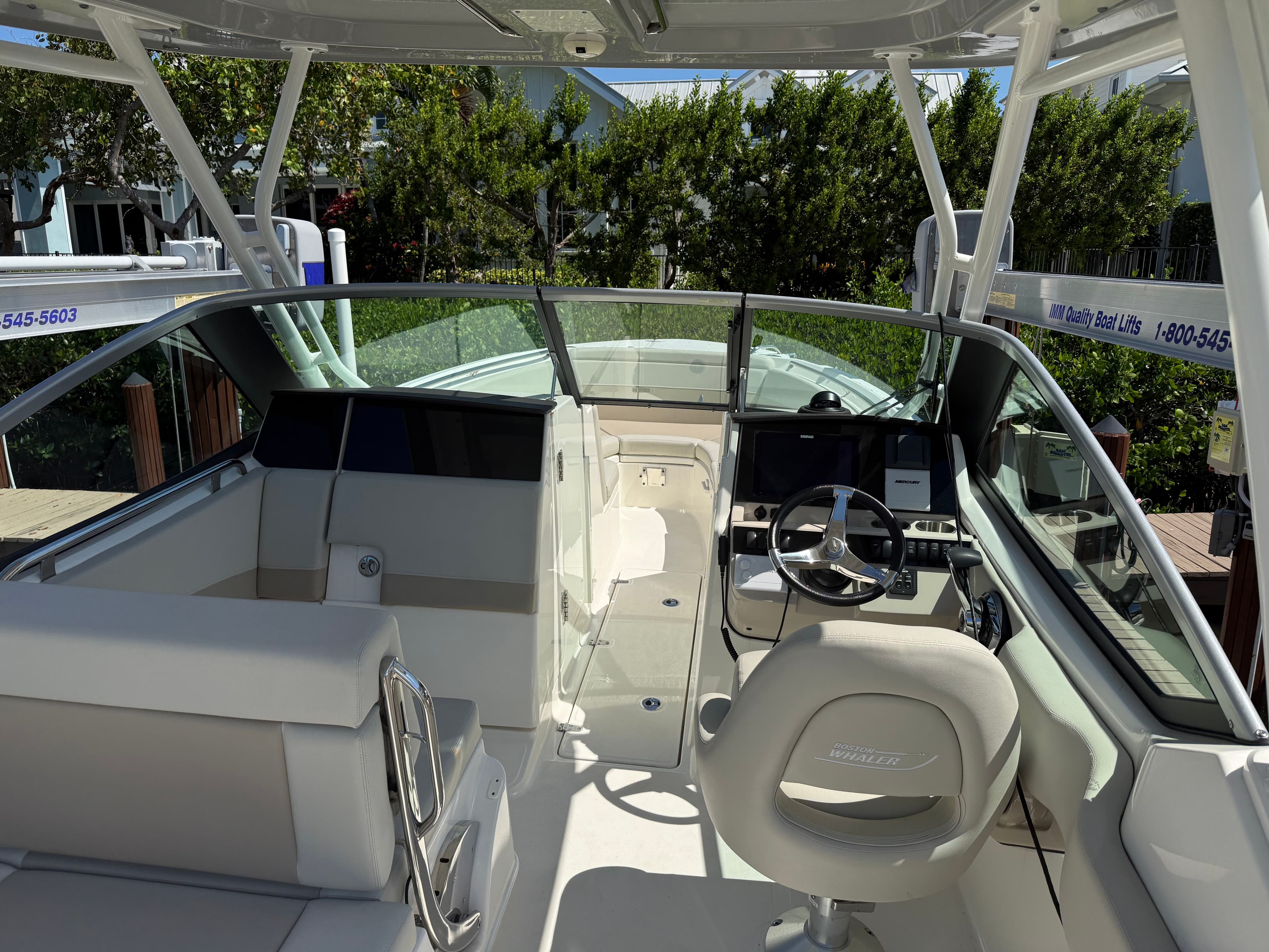2023 Boston Whaler 240 Vantage - 9