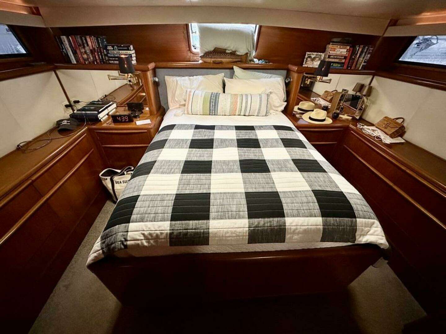 1989 Viking 44 Motor Yacht - Image 29