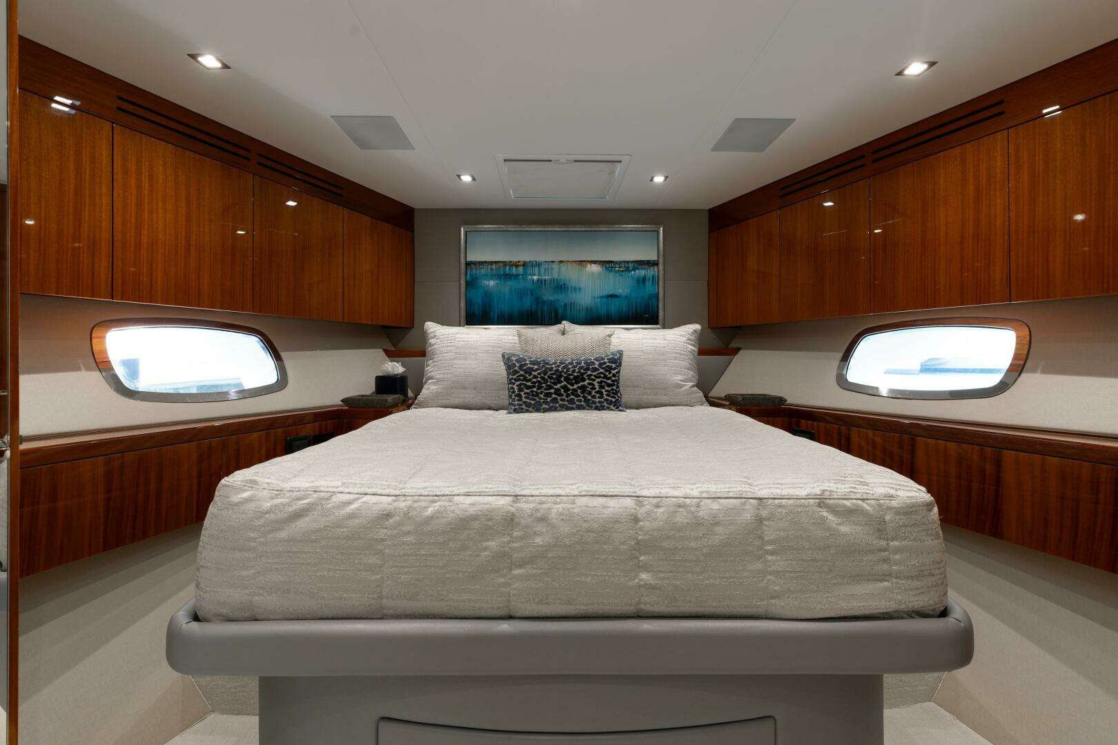 2014 Hatteras 80 - Image 45