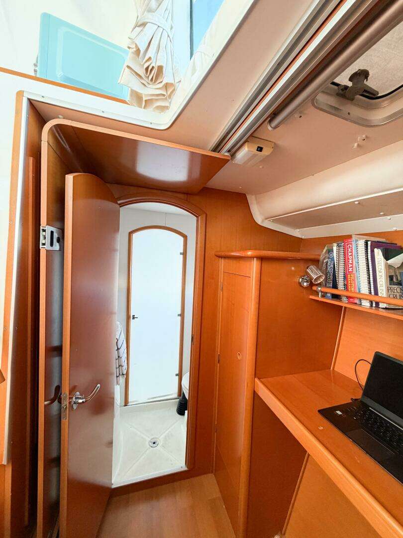 2005 Lagoon 380S - Image 42