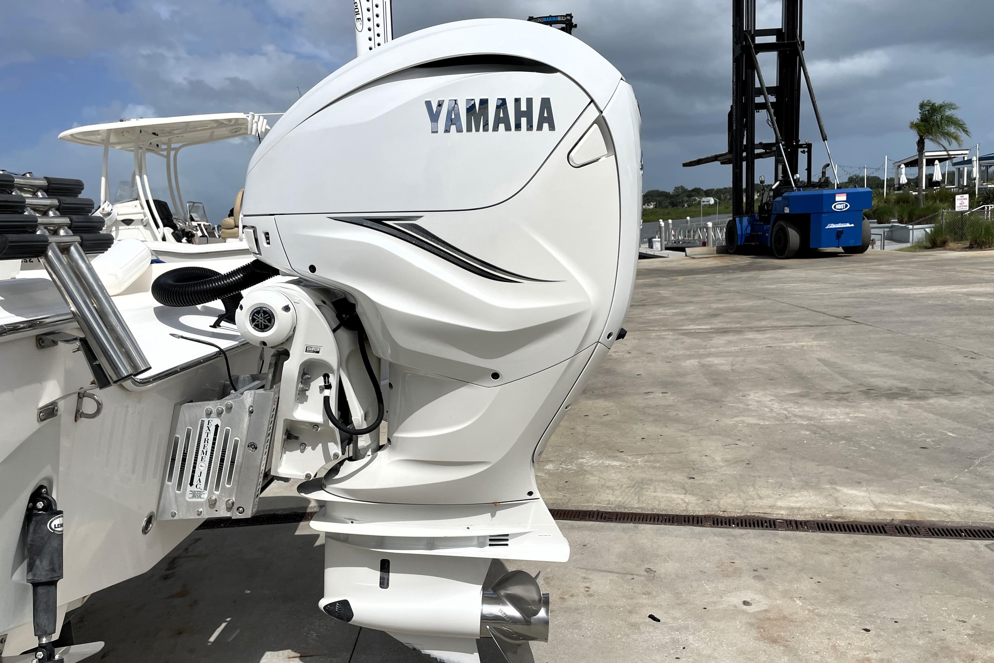 2019 Blue Wave 2800 Pure Hybrid boat with Yamaha outboard motor in marina setting.