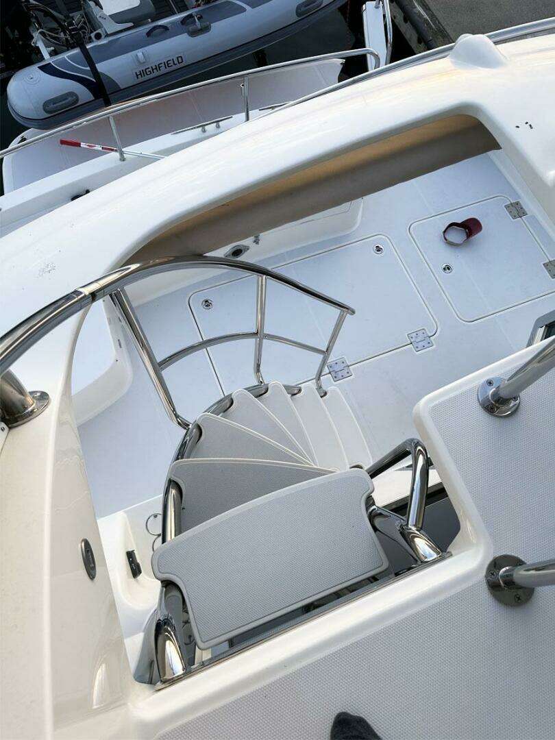 2018 Sabre 48 Flybridge Sedan - Image 7