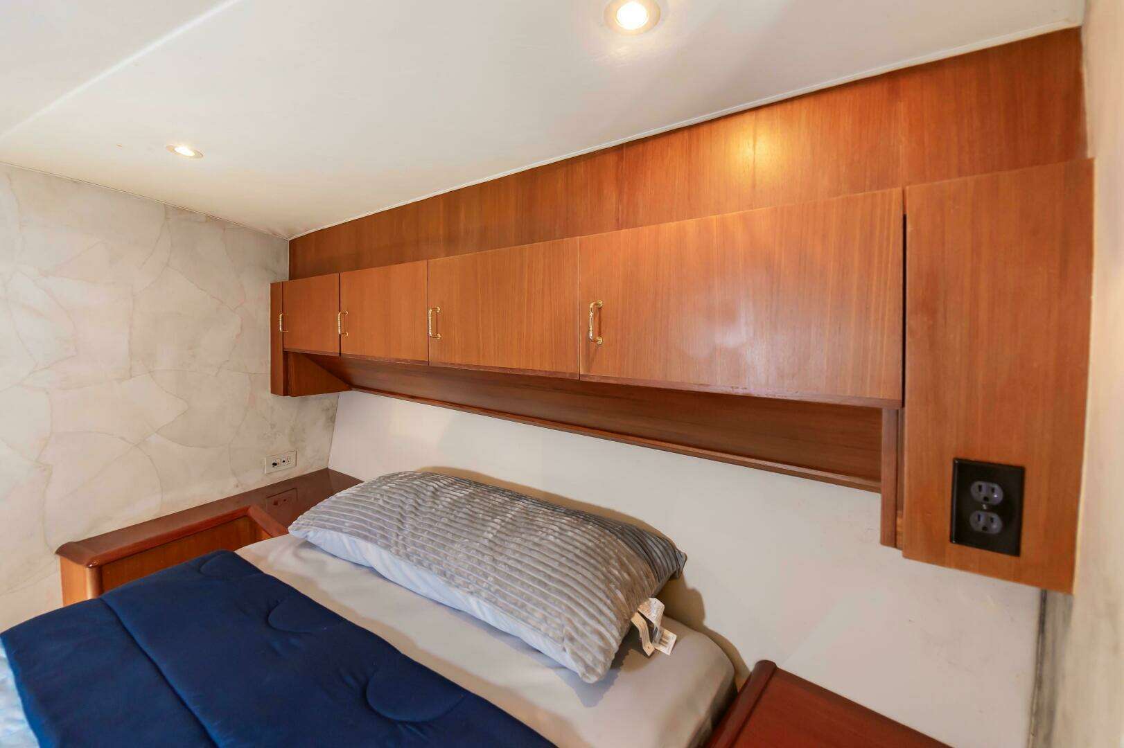 2000 Ocean 48 Supersport - Image 37