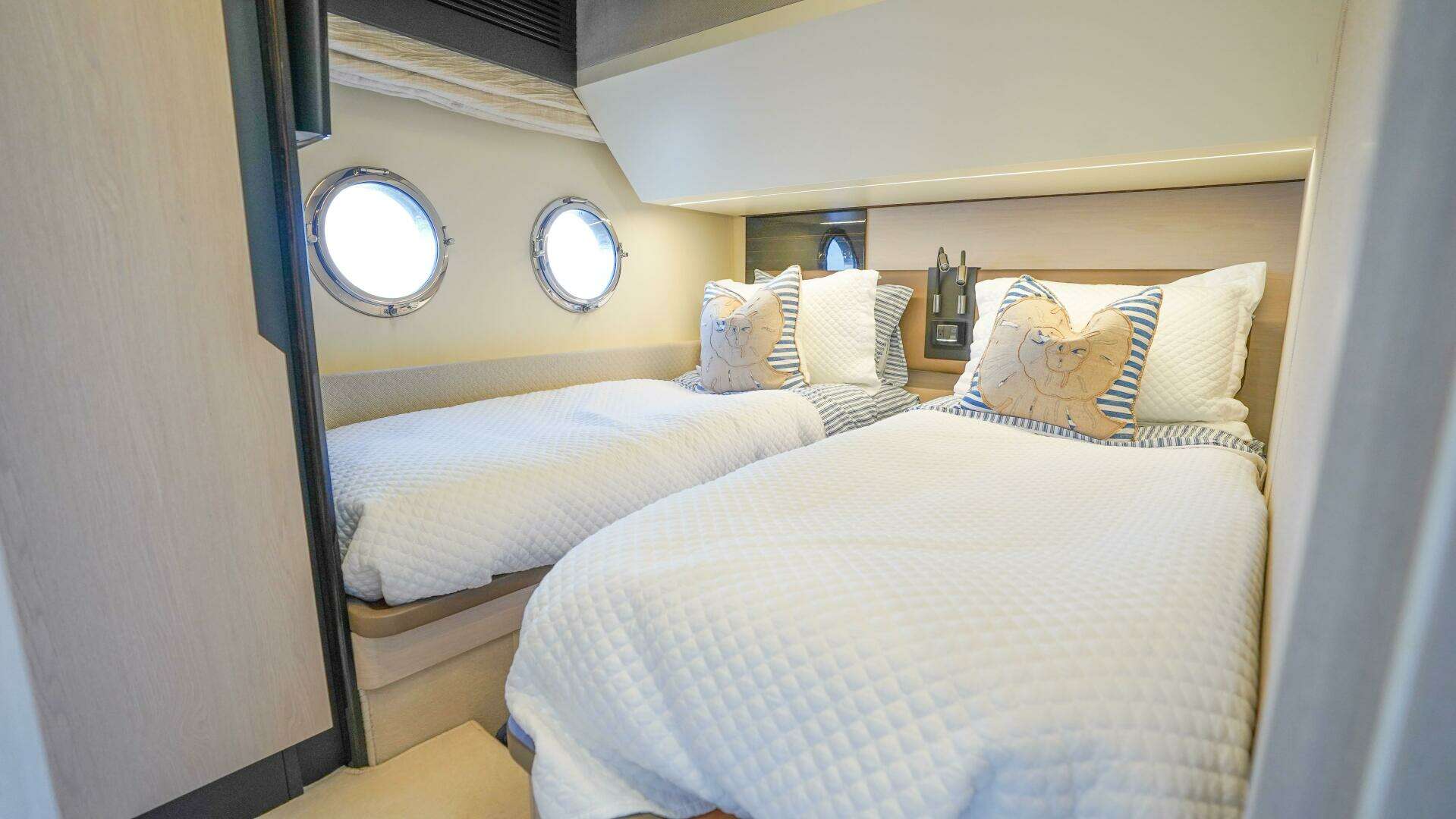 2017 Azimut 66 Flybridge - Image 39
