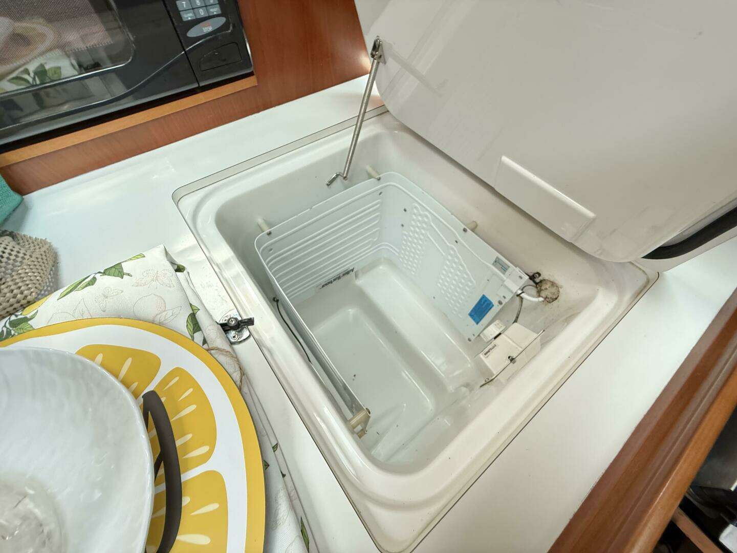 2003 Beneteau 361 - Image 22