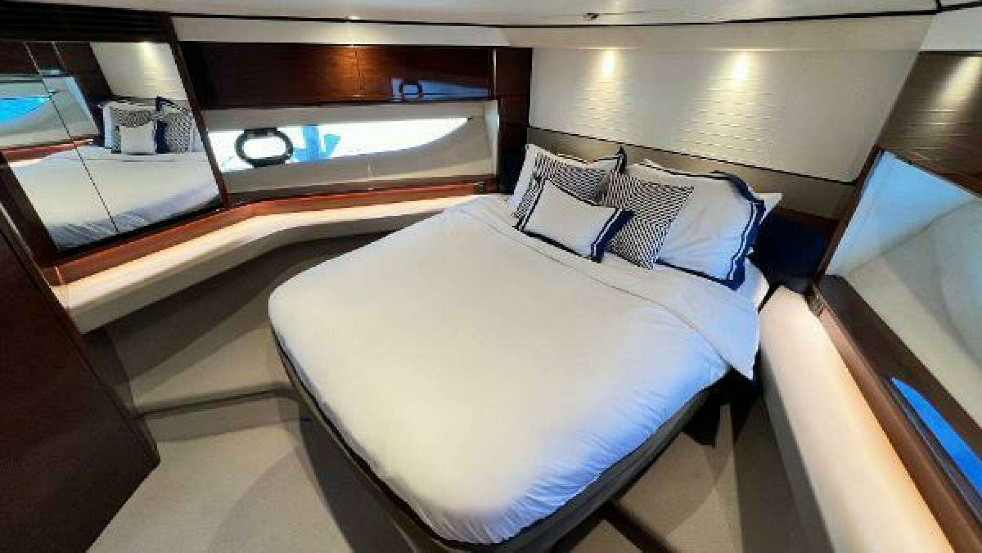 2019 Princess F62 - Image 25