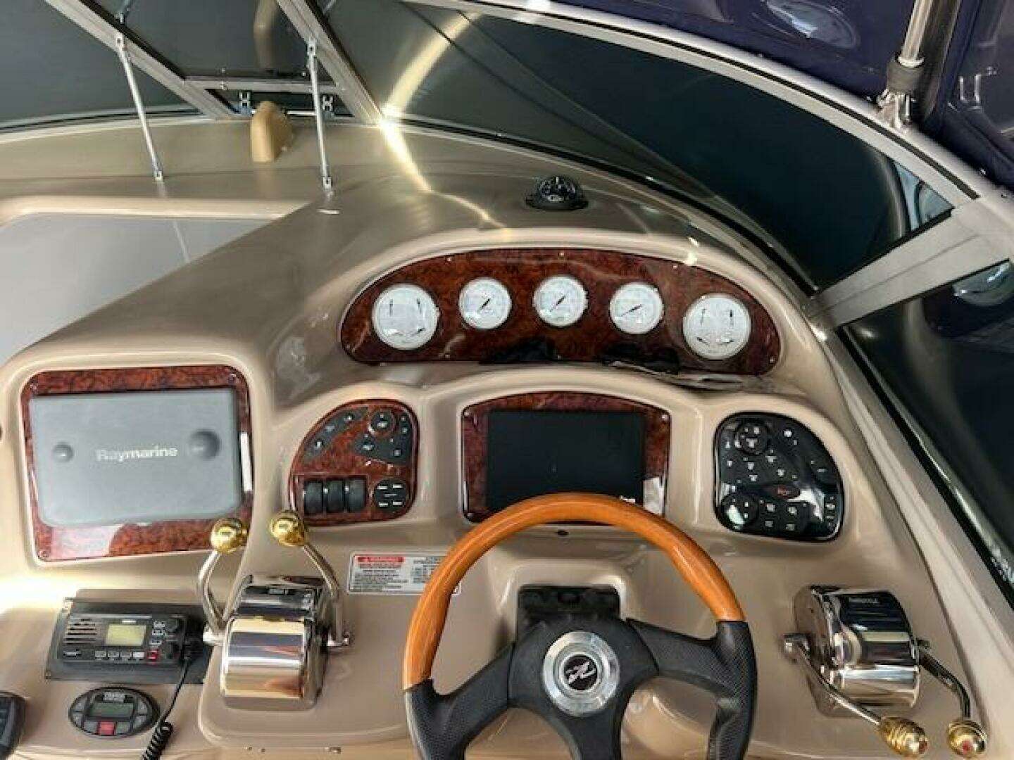 2005 Sea Ray 320 Sundancer - Image 15