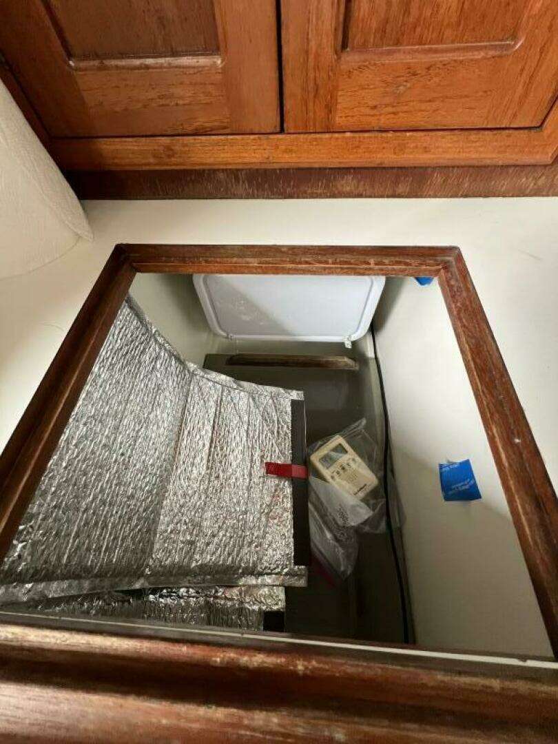 1986 Dickerson Tri-Cabin - Image 24