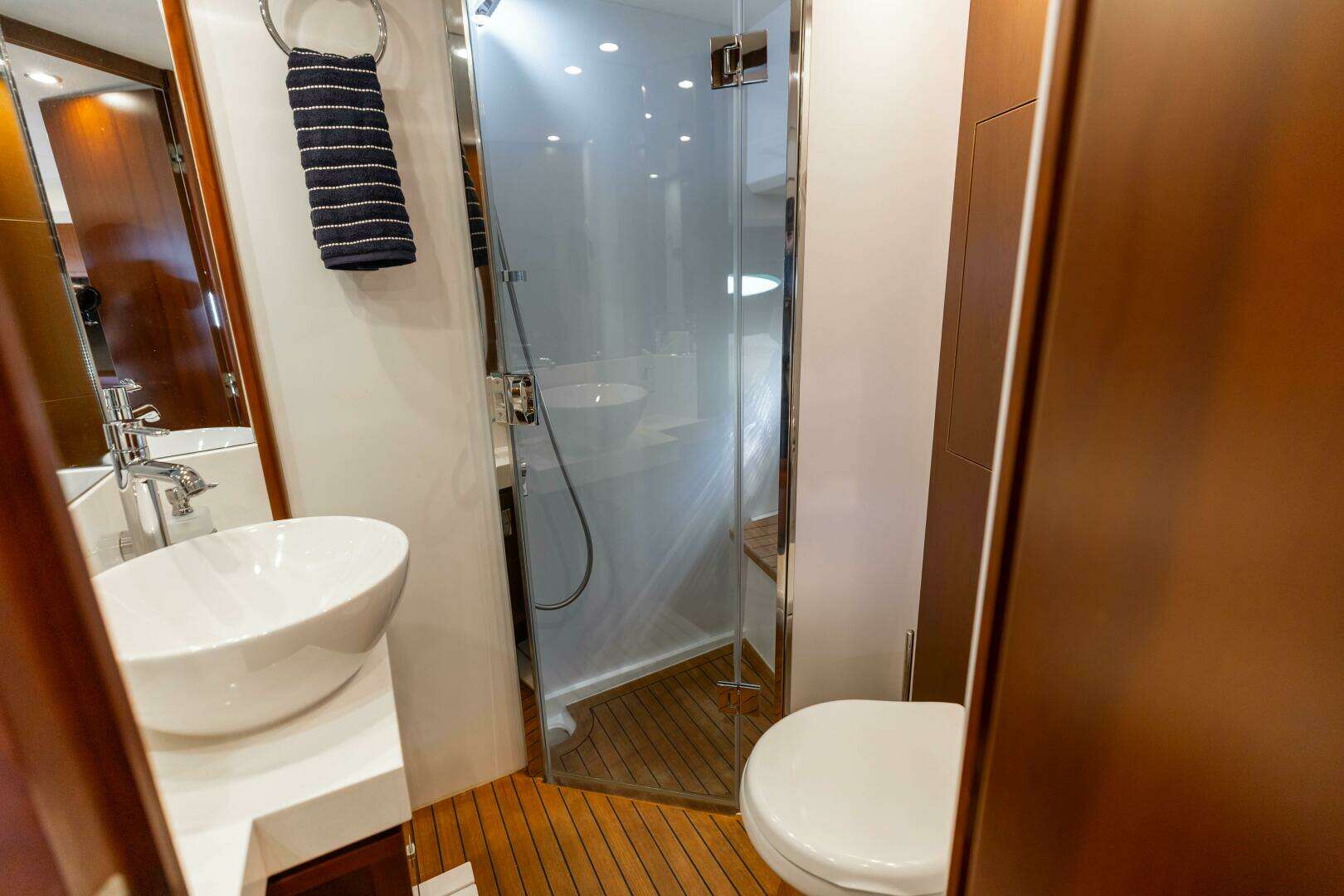 2011 Princess 64 - Image 21