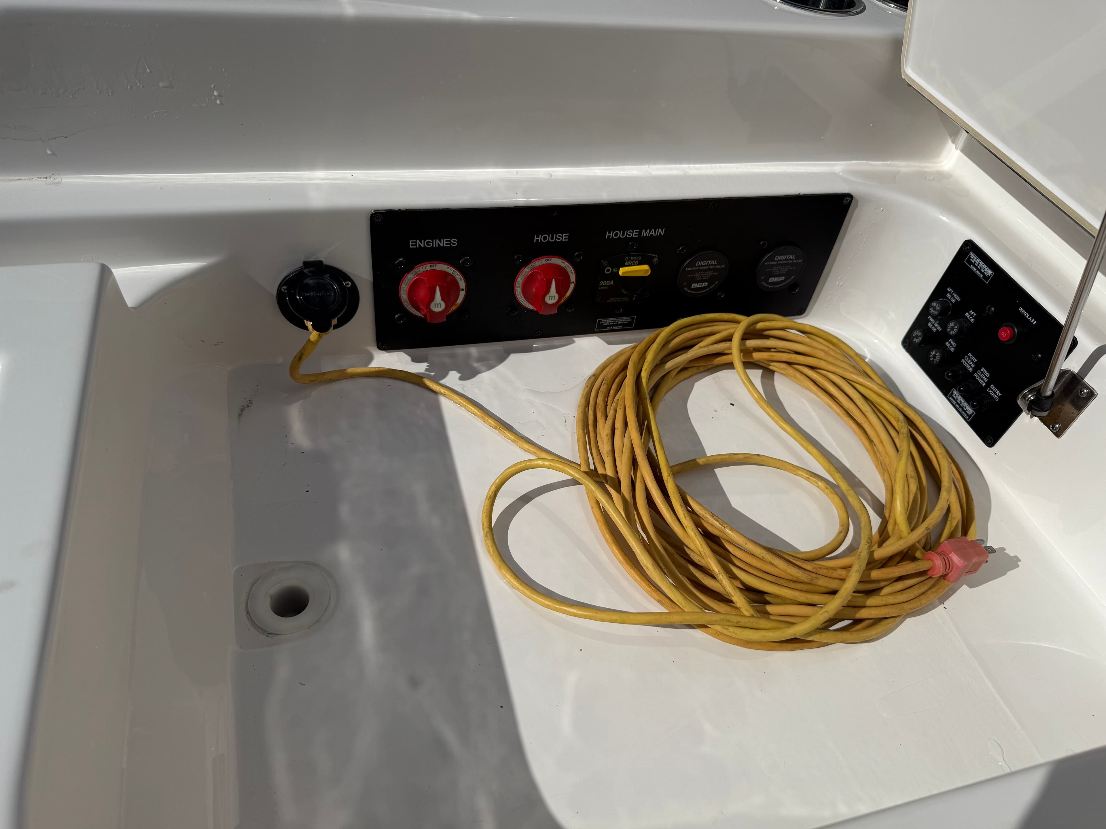 Aviara AV32 OB 2022 boat console with cable and switches.