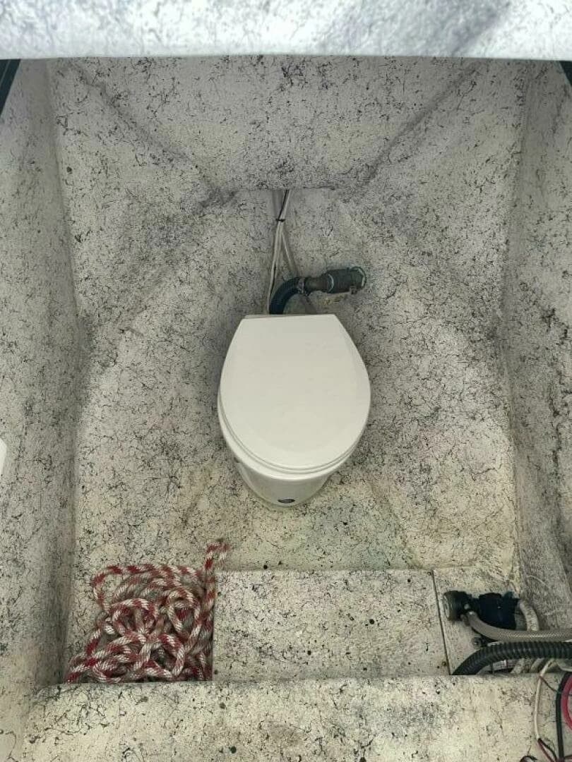 1997 Custom 31 Center Console - Image 16
