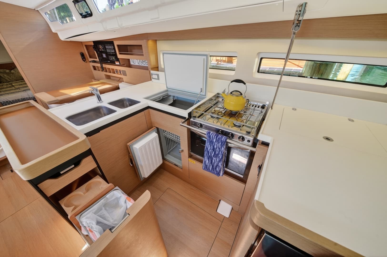 2019 Jeanneau Sun Odyssey 490 - Image 22