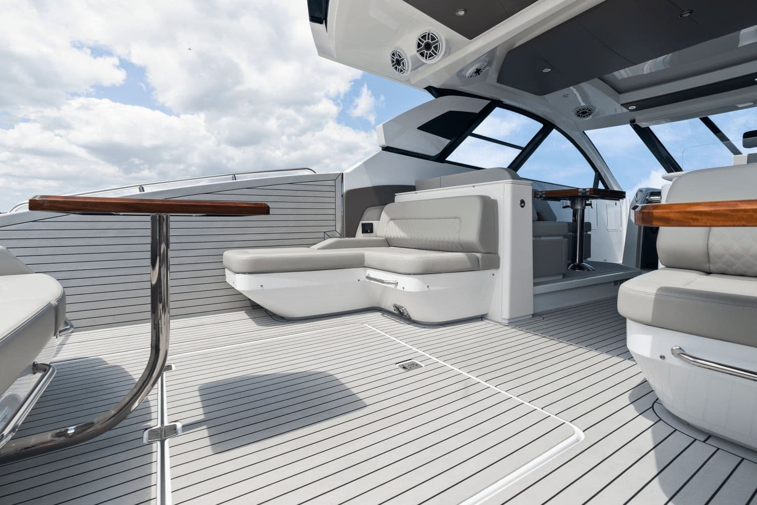 2026 Cruisers Yachts 50 GLS - 55