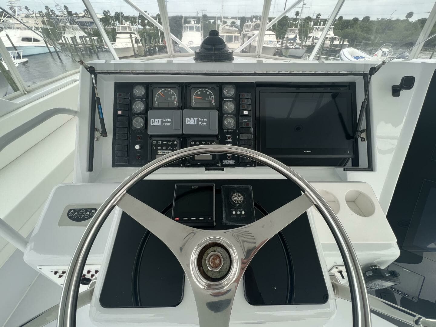 1999 Hatteras 60 Convertible - Image 20