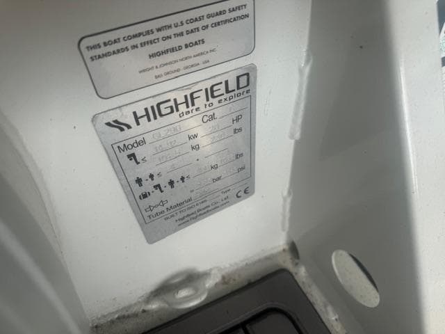 Highfield Classic 290 boat label, 2025 model, safety compliance details.
