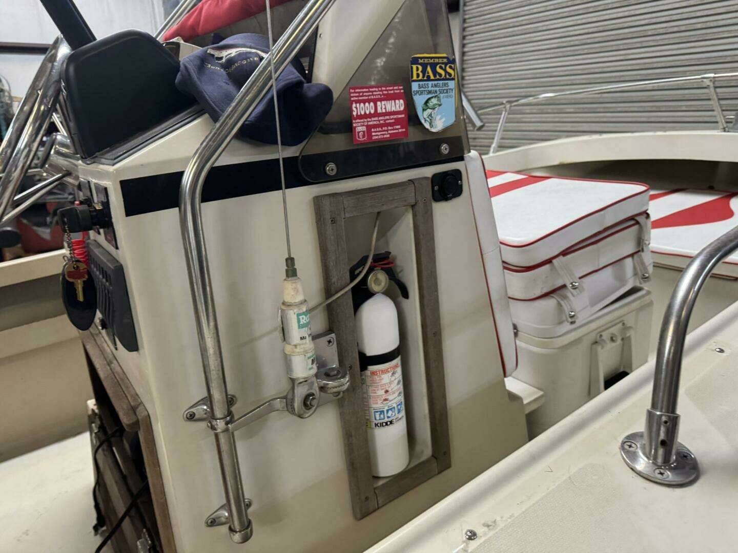 1988 Boston Whaler 17 Newport - Image 12