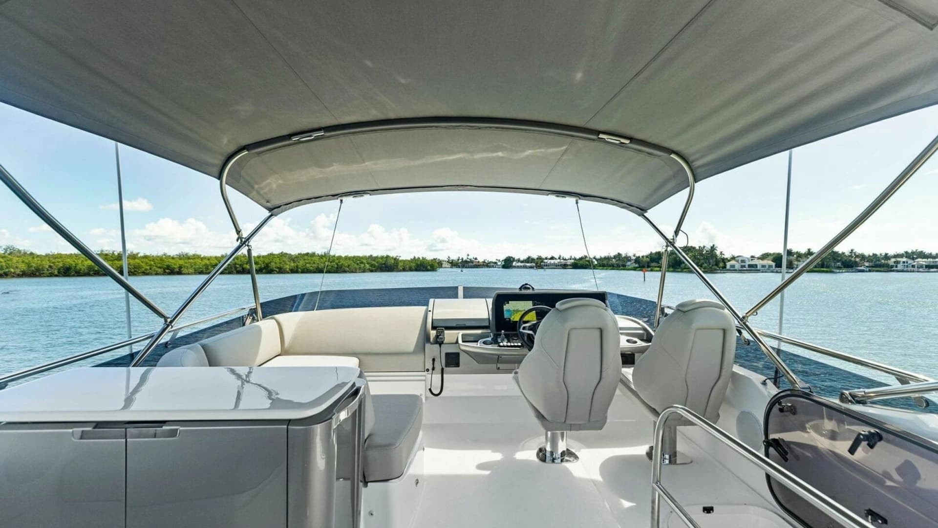 2025 Princess F50 Flybridge - Image 36