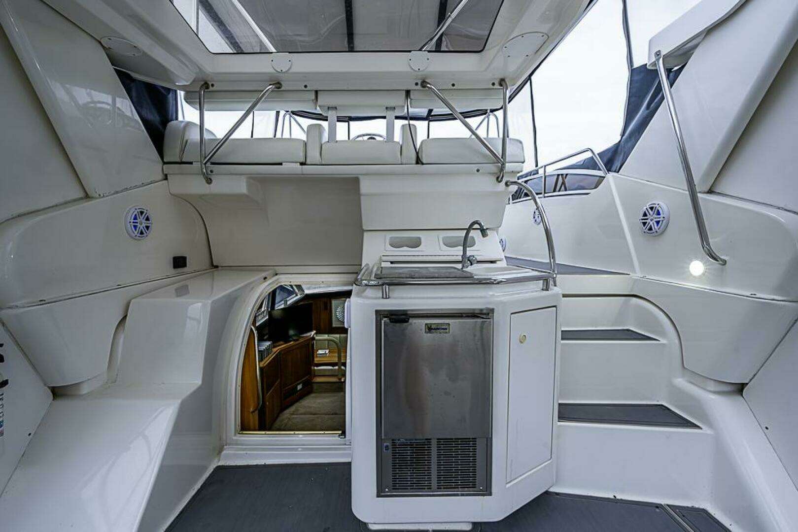 2000 Silverton 442 Cockpit Motoryacht - Image 12