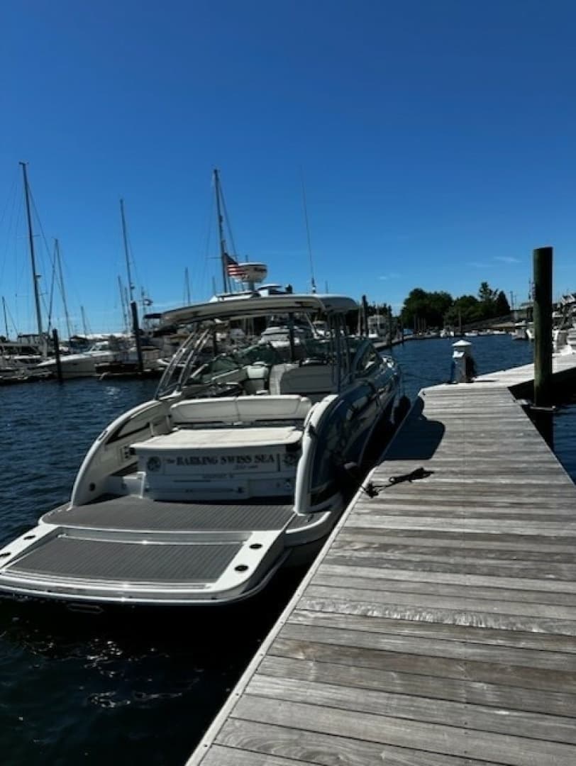 2017 Formula 350 Crossover Bowrider - Image 2