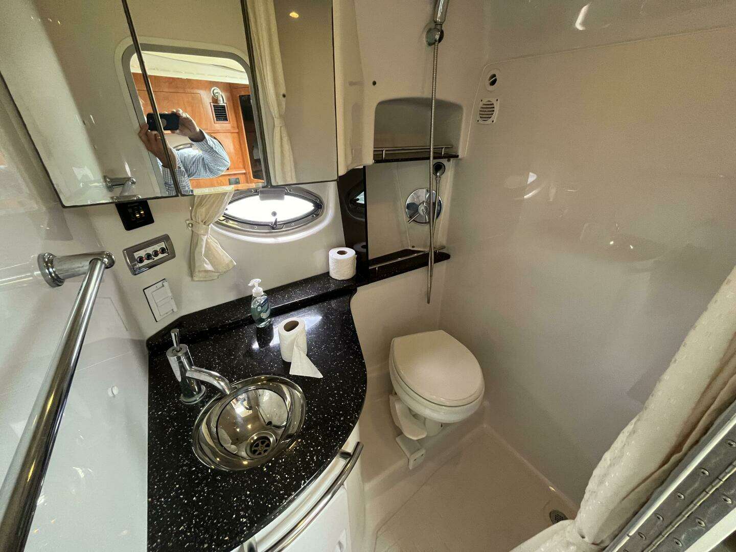 2008 Four Winns V338 - Image 23