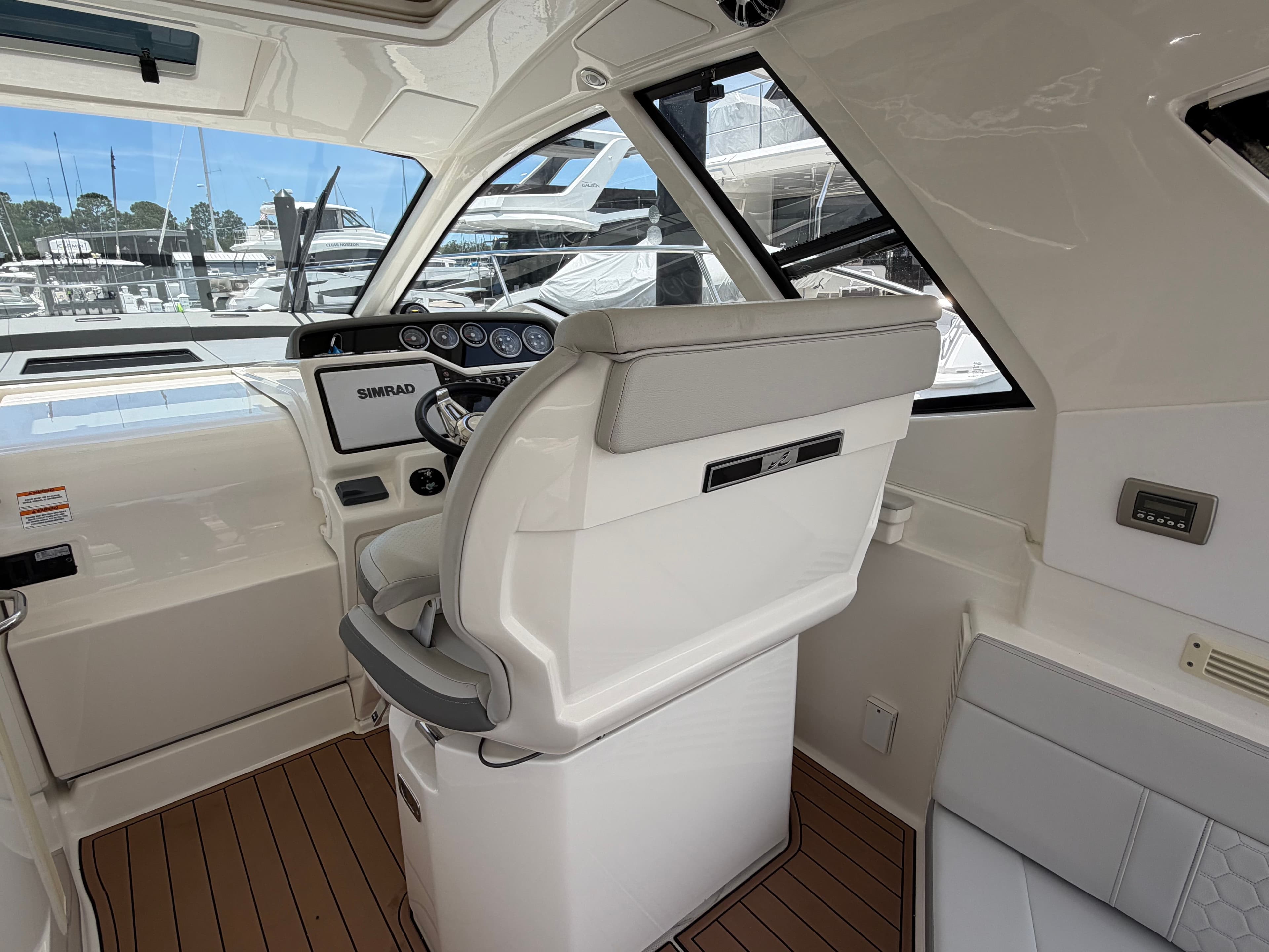 2019 Sea Ray Sundancer 350 Coupe - 12