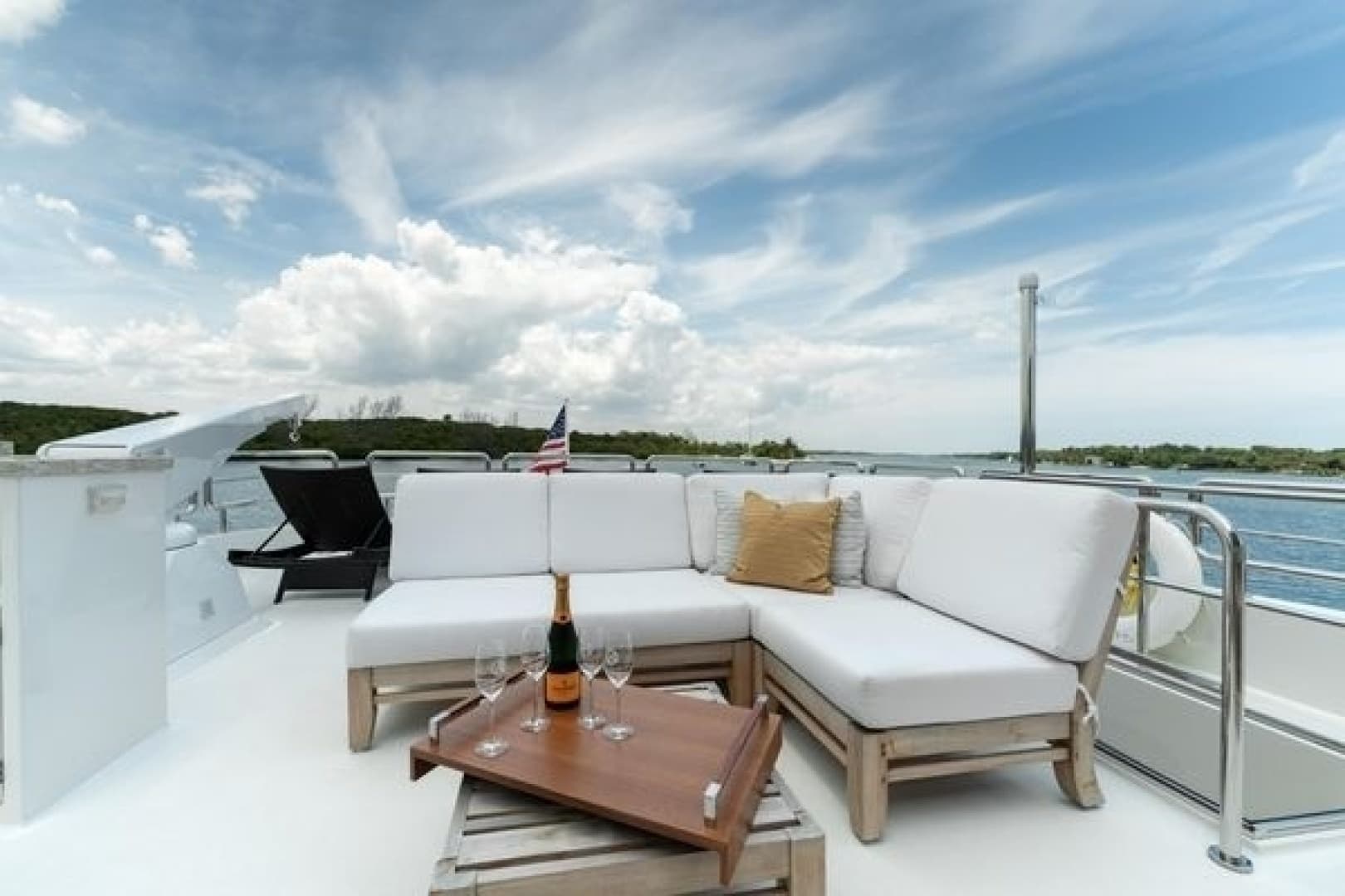 2019 Ocean Alexander Motoryacht 100 - Image 13