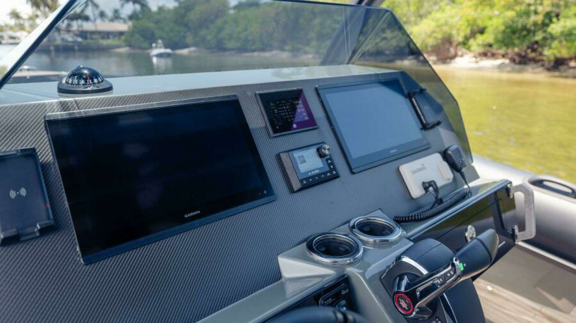 2025 Skipper 38 Sunbed - Image 16