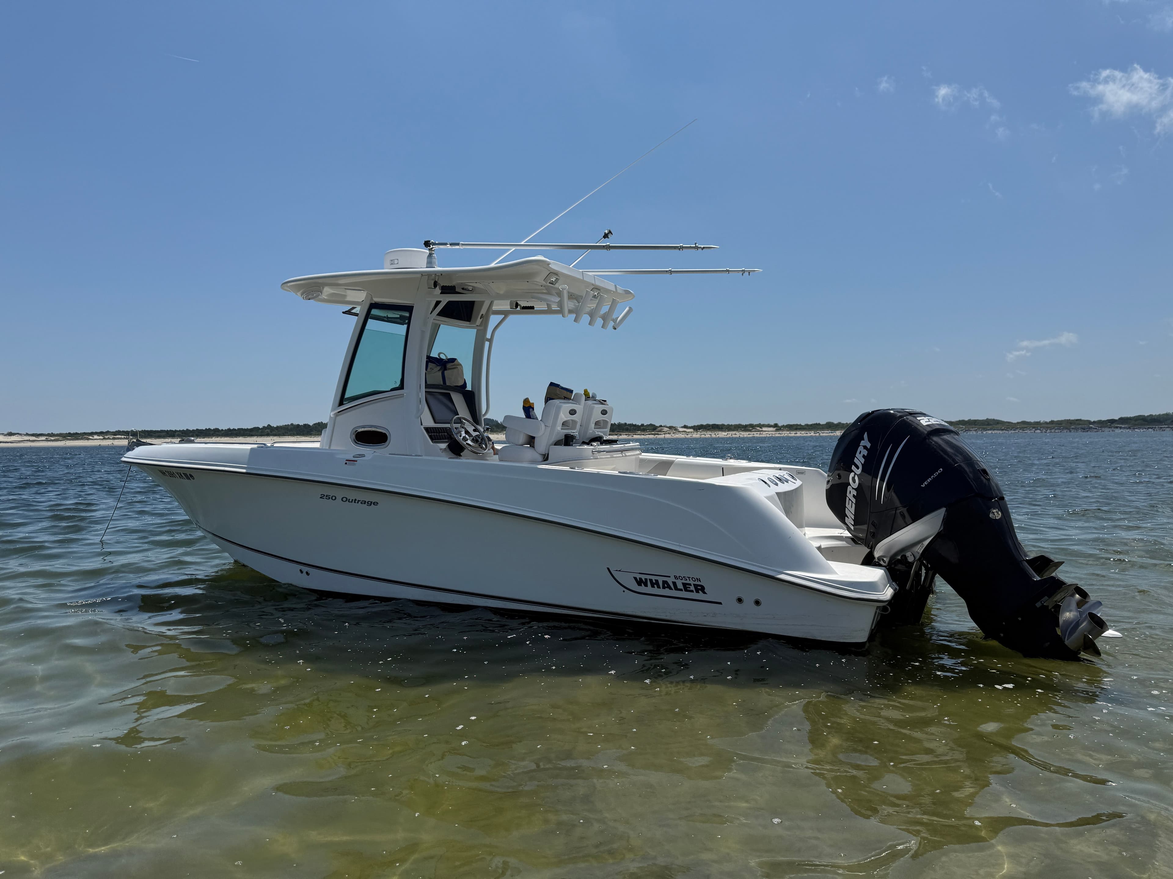 2010 Boston Whaler 250 Outrage