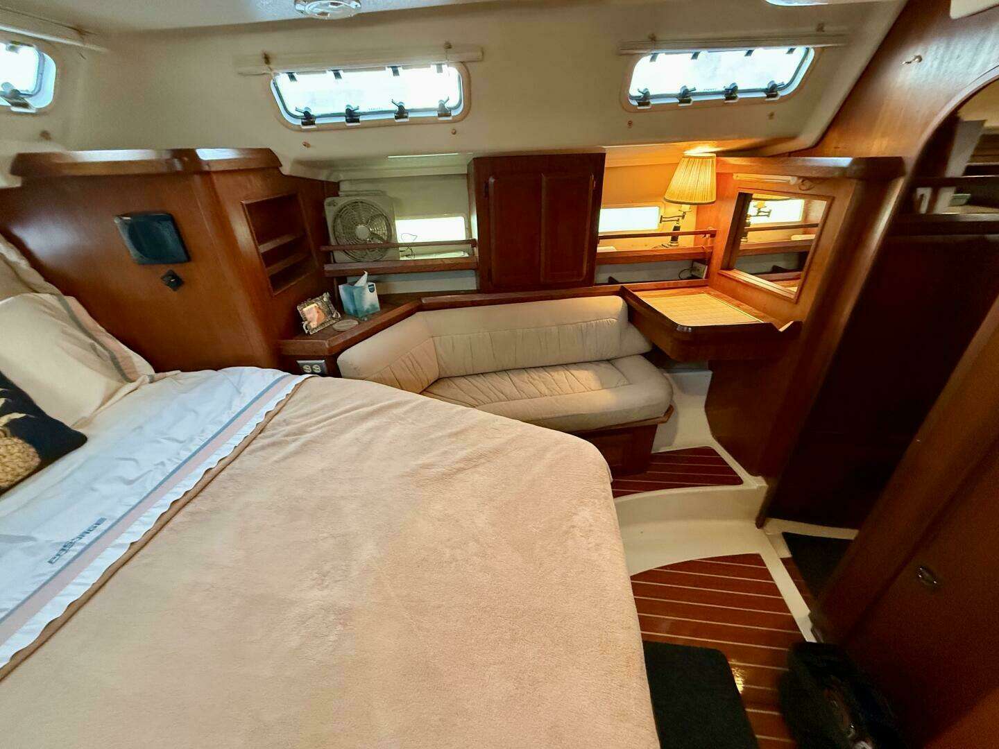 1991 Hunter Passage 42 - Image 10