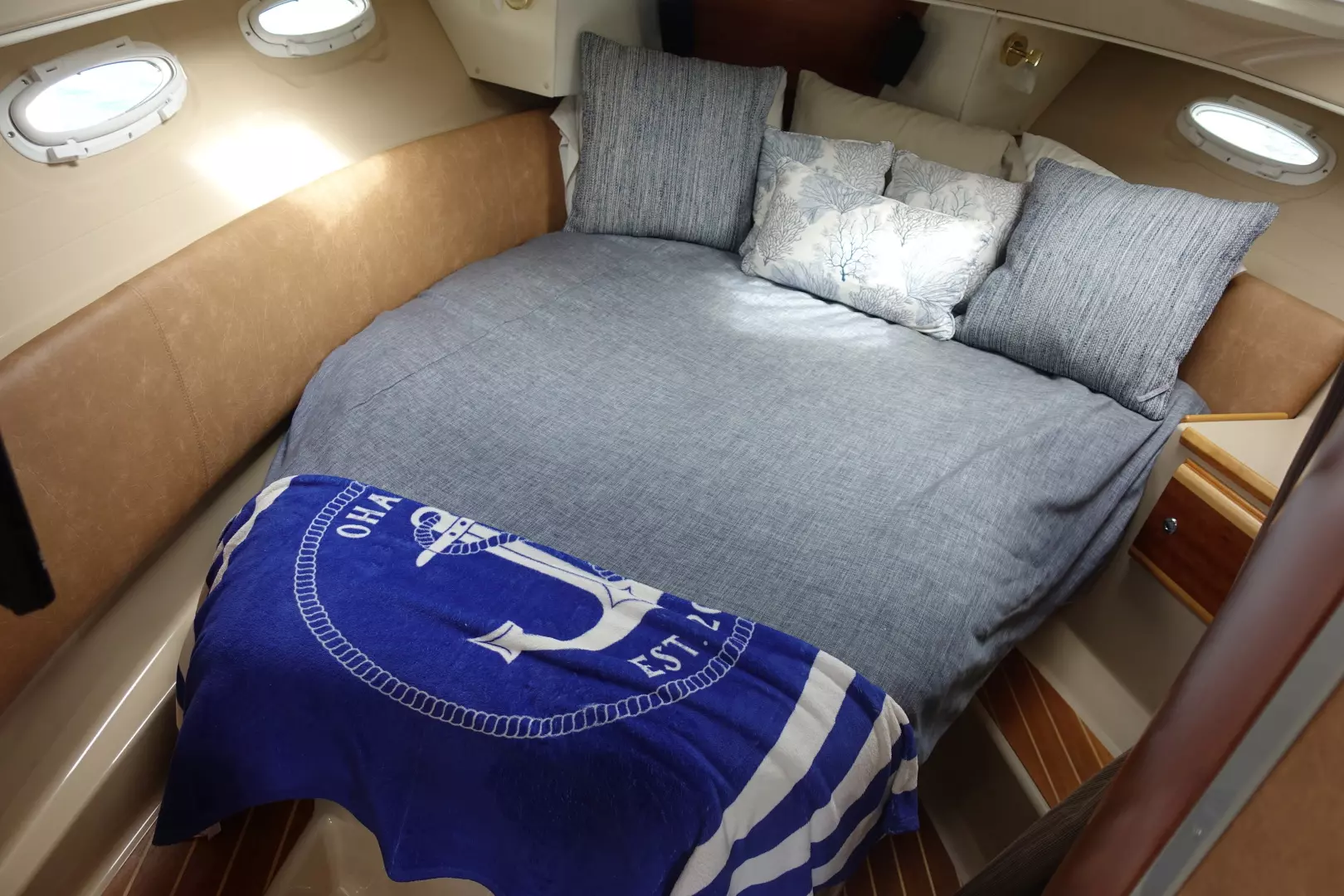 2015 Cutwater 30 Sedan - Image 11